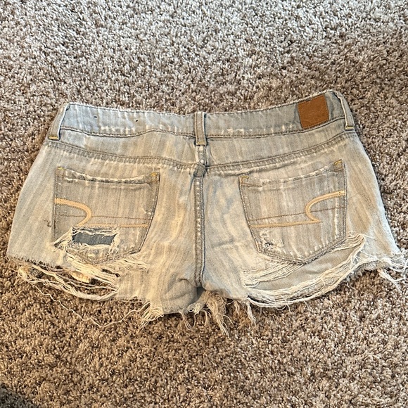 American Eagle Outfitters Light Wash Distressed Denim Cutoff Shorts - Picture 2 of 8